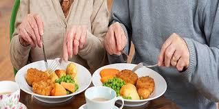 نیازهای تغذیه ای در دوران سالمندی (پروتئین، کربوهیدرات،فیبر، چربی،ویتامین ها و املاح)