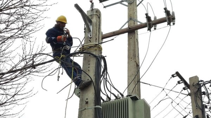 پاورپوینت تلفات در شبکه های توزیع برق